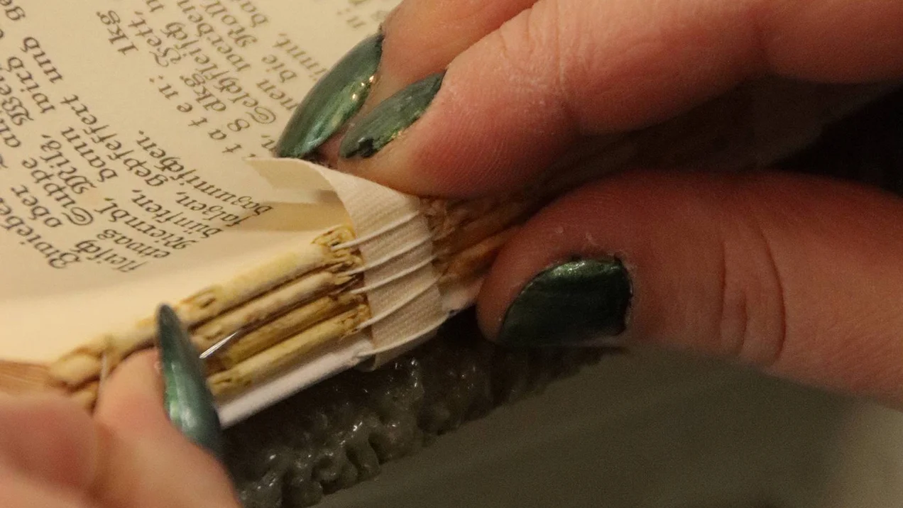 Essay: Die tägliche Arbeit eines Buchbinders