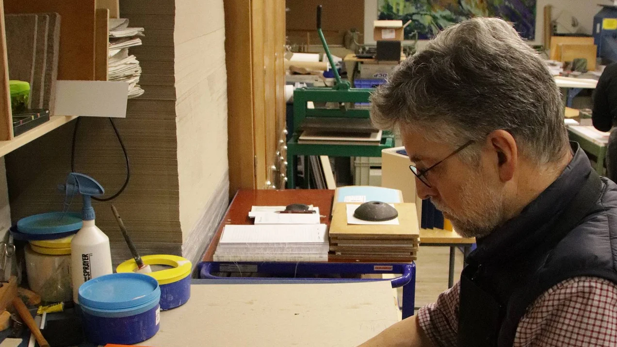 Essay: Die tägliche Arbeit eines Buchbinders